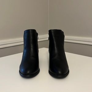 SHIBEVER Women's Black Leather Ankle Boots Size 8.